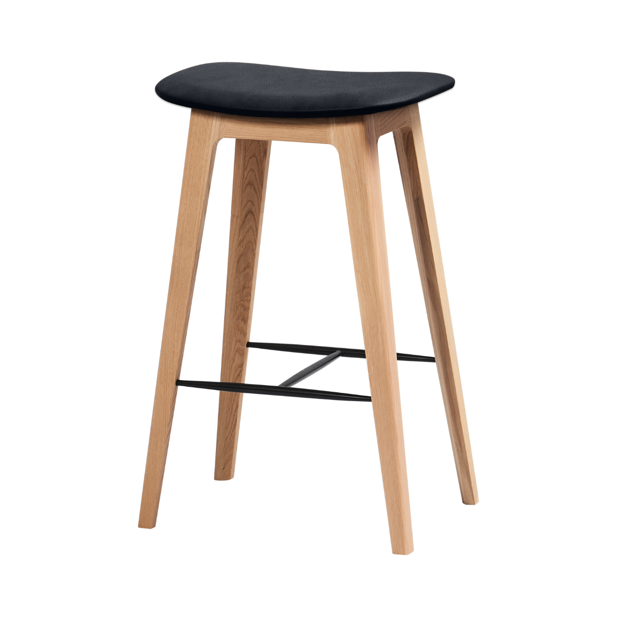 Nordic bar stool in oak with Terra Black leather upholstery and 73 cm height, featuring a powder-coated steel footrest.