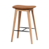 Nordic bar stool in oak with Terra Safari leather upholstery and 68 cm height, showing wood grain and metal footrest.