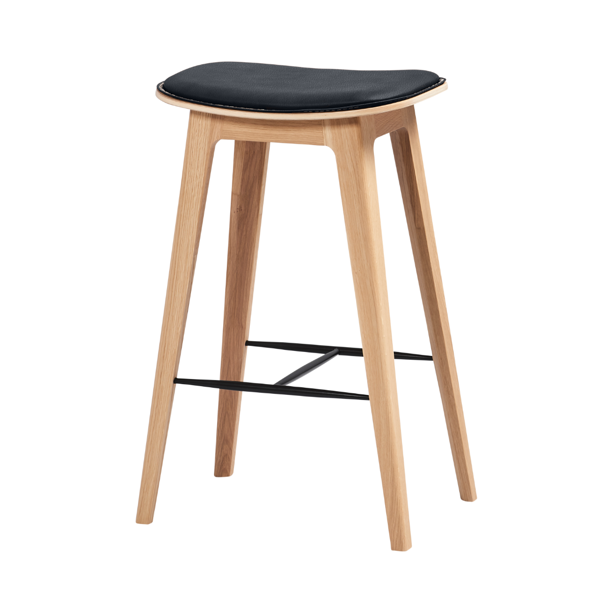 Nordic bar stool in oak with Terra Black leather upholstery and stitching, 68 cm height, powder-coated steel footrest.