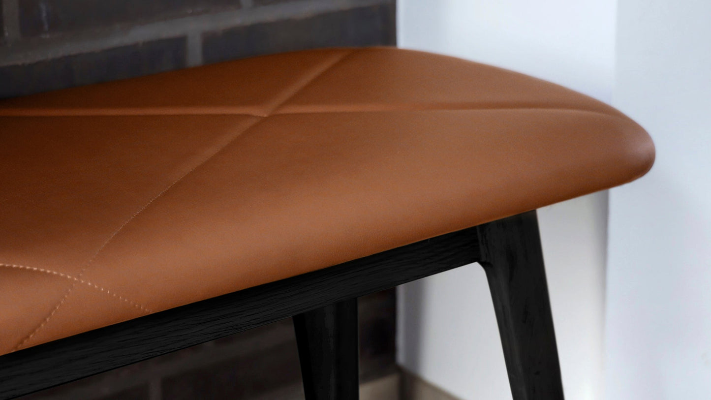 Nordic Bench - Beech - Bench with a leather seat and beechwood legs