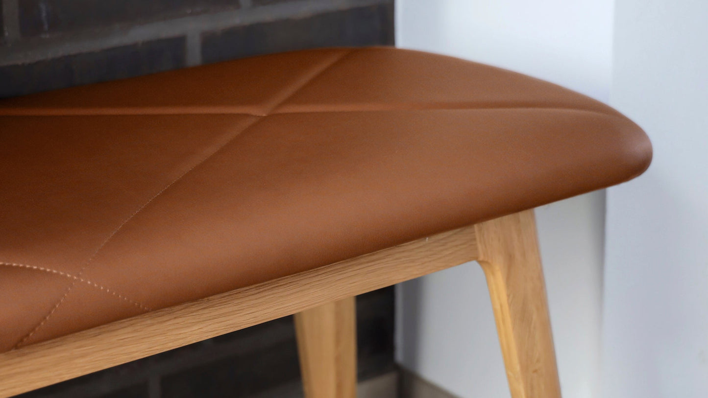 Nordic Bench - Oak - Bench with a leather seat and oakwood legs