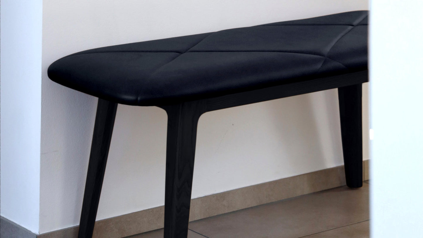 Nordic Bench - Beech - Bench with a leather seat and beechwood legs