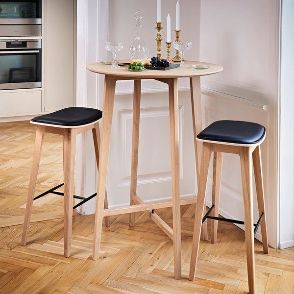 Nordic Bar Stool - Oak with stitches [Contract]