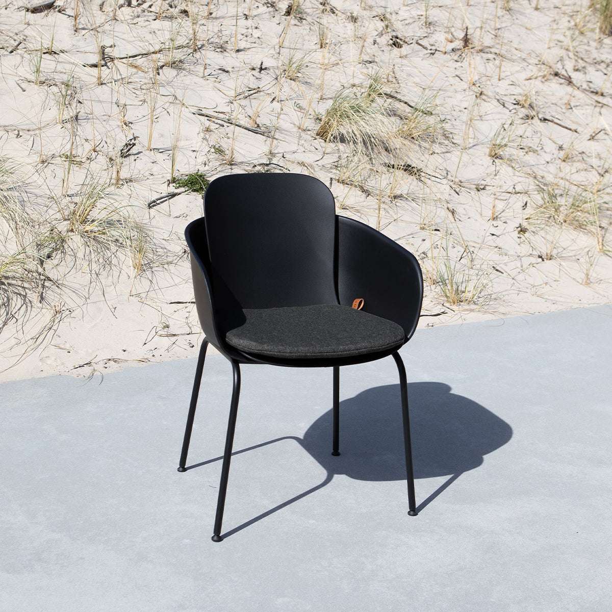 Black Patio Chair no. One cushion made of olefin fiber with quick dry foam filling on outdoor chair