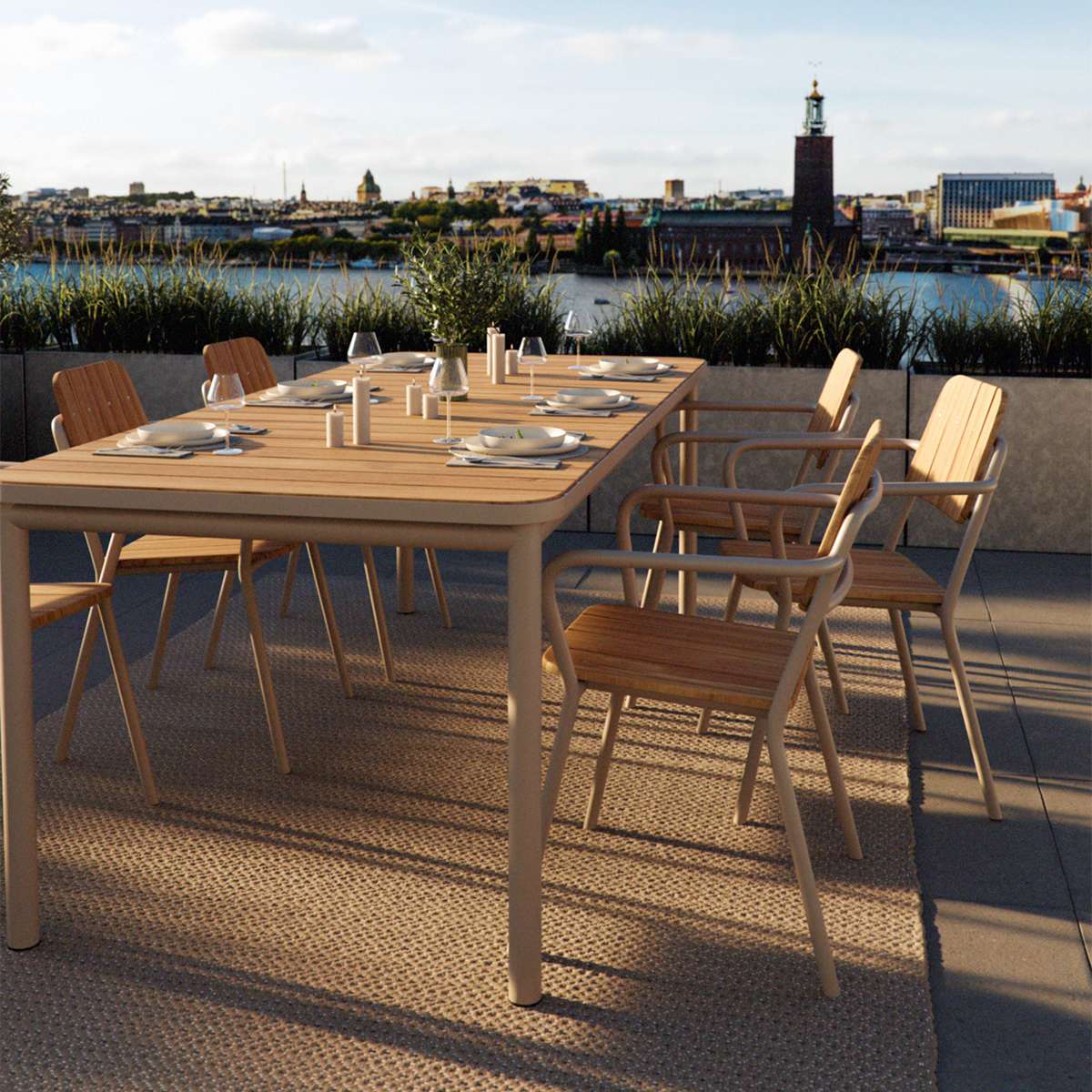Taupe Kirra Dining Table 210x90 made of powder-coated aluminum and teak wood in outdoor setting