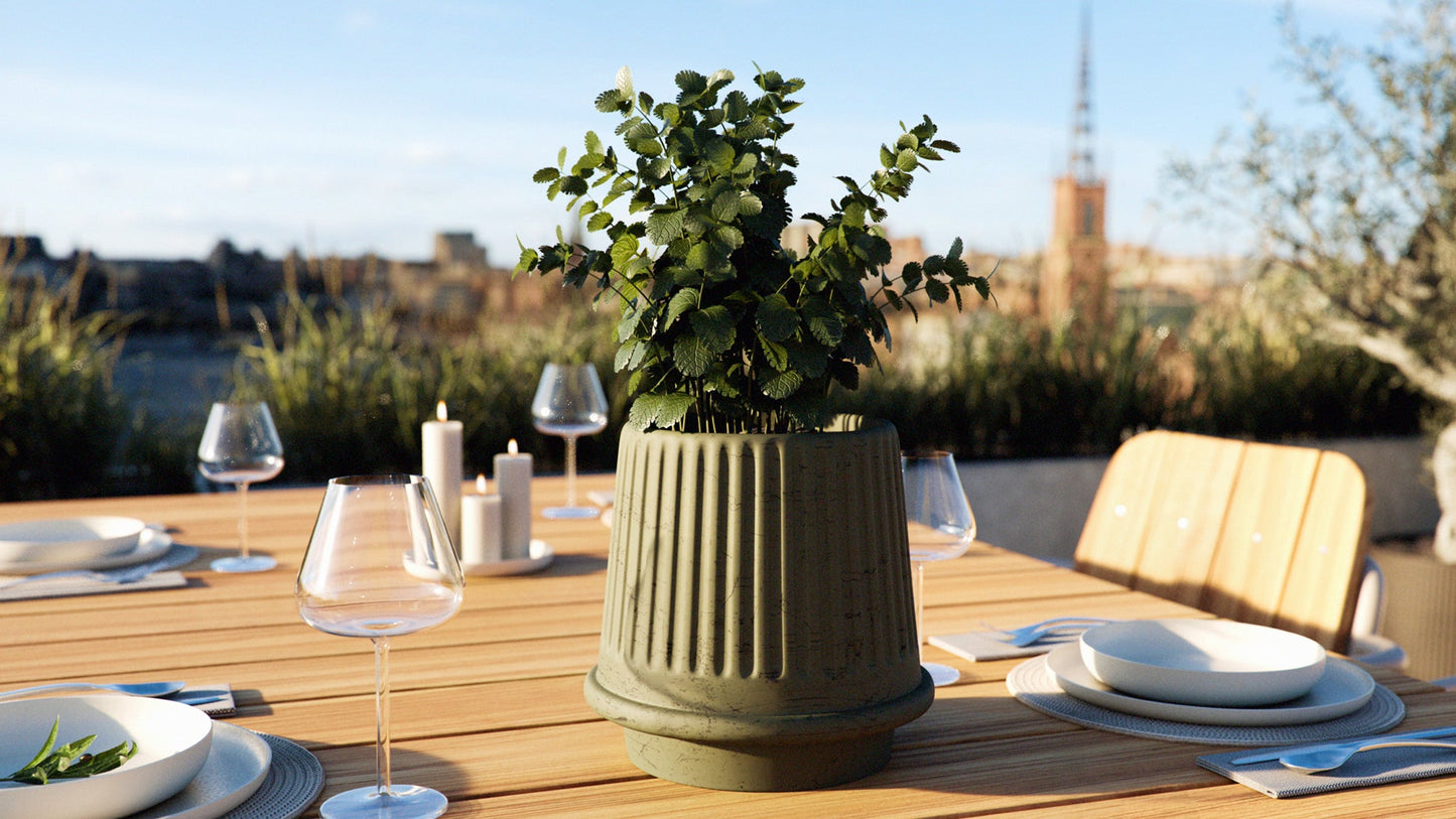 Gaia 16 - Outdoor ceramic planter with a classic, fluted design - Ø17