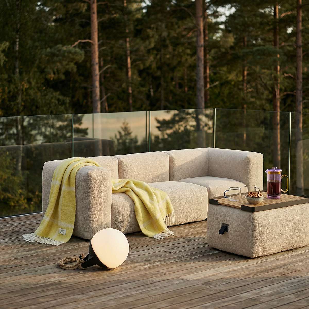 Square outdoor tray with teak wood surface and black powder-coated aluminum frame for Soft Sofa Outdoor Pouf