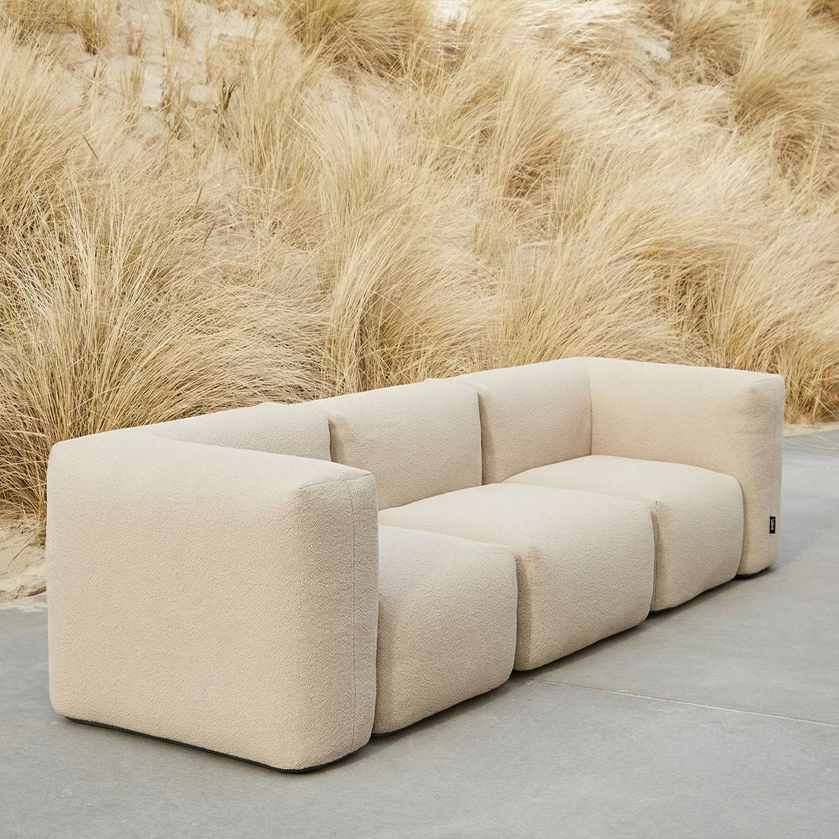 Soft Sofa Outdoor 3-seater in beige boucle fabric with soft, rounded cushions for outdoor use