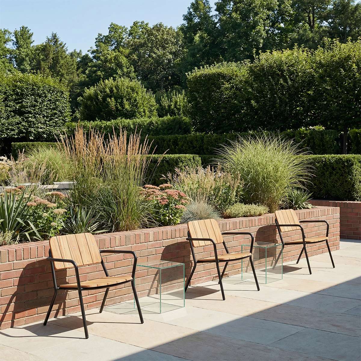 Kirra Patio Lounge Chair in noir with powder-coated aluminum frame and teak wood seat outdoors