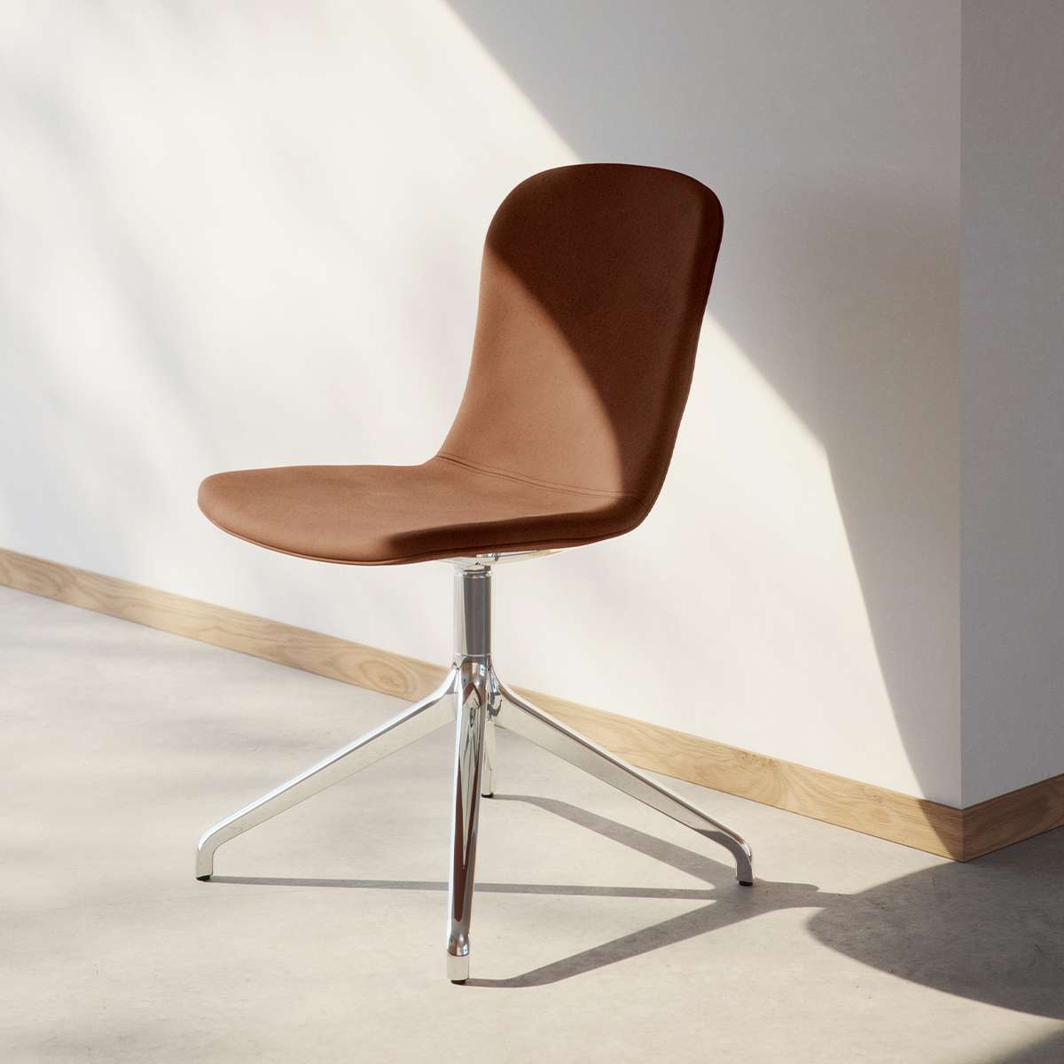 Chair no. One S1 swivel dining chair in Luna Sandstone leather with polished aluminum base
