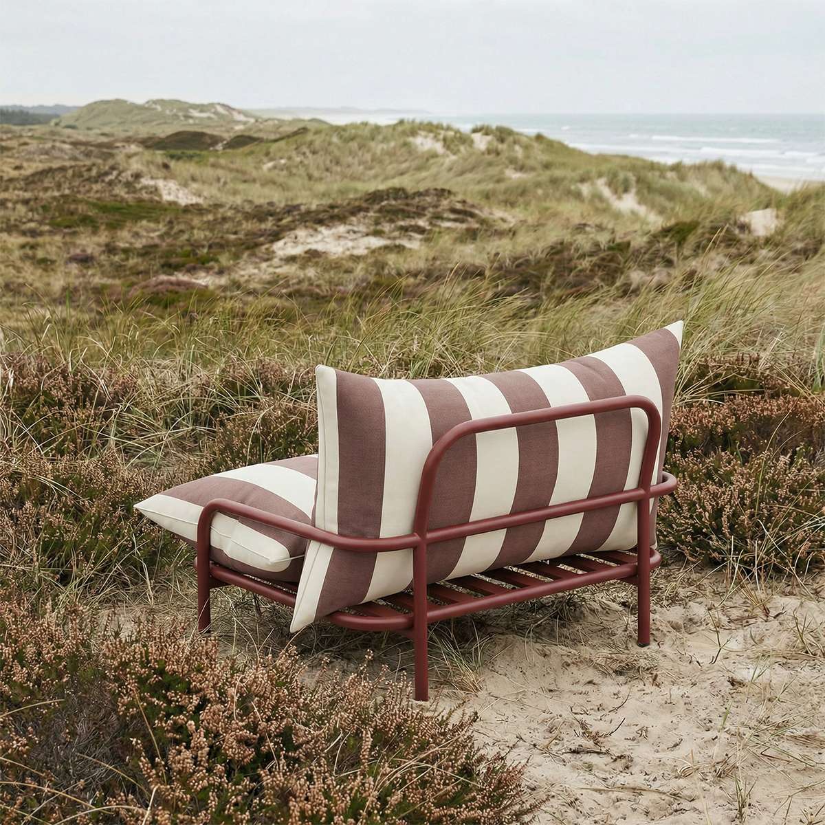 Mollis Lounge Chair in Renesse Chestnut with powder-coated aluminum frame and eco-certified textile upholstery outdoors
