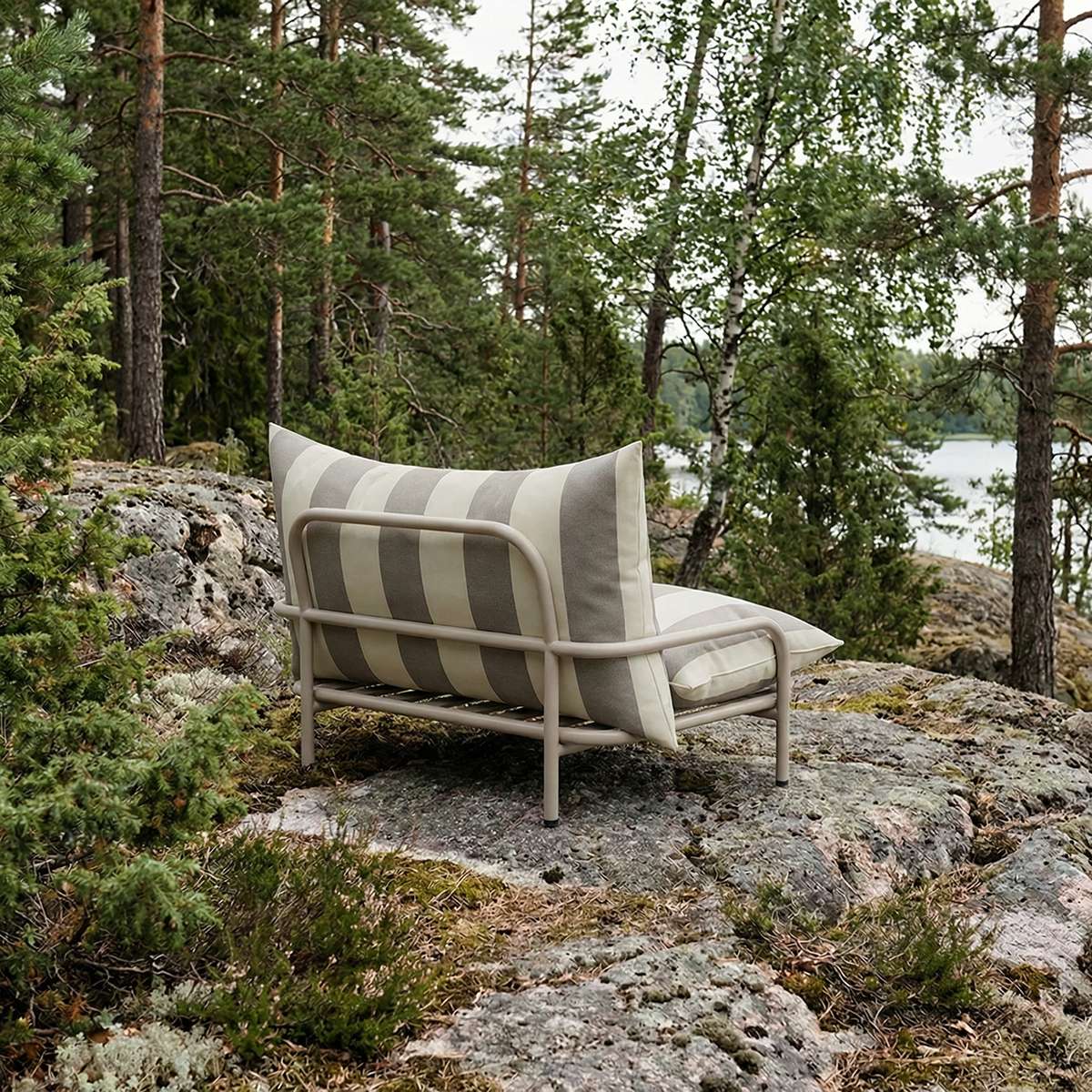 Mollis Lounge Chair in Renesse Taupe with powder-coated aluminum frame and eco-certified textile outdoors