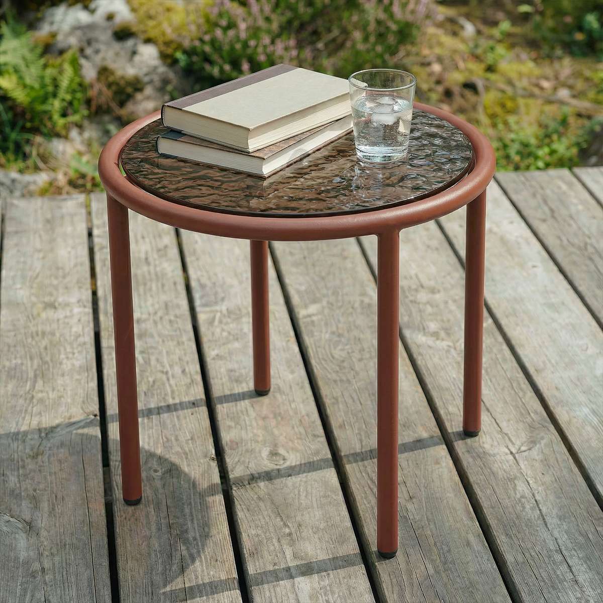 Chestnut Mollis Side Table Ø50 with powder-coated aluminum frame and smoked tempered glass top outdoors
