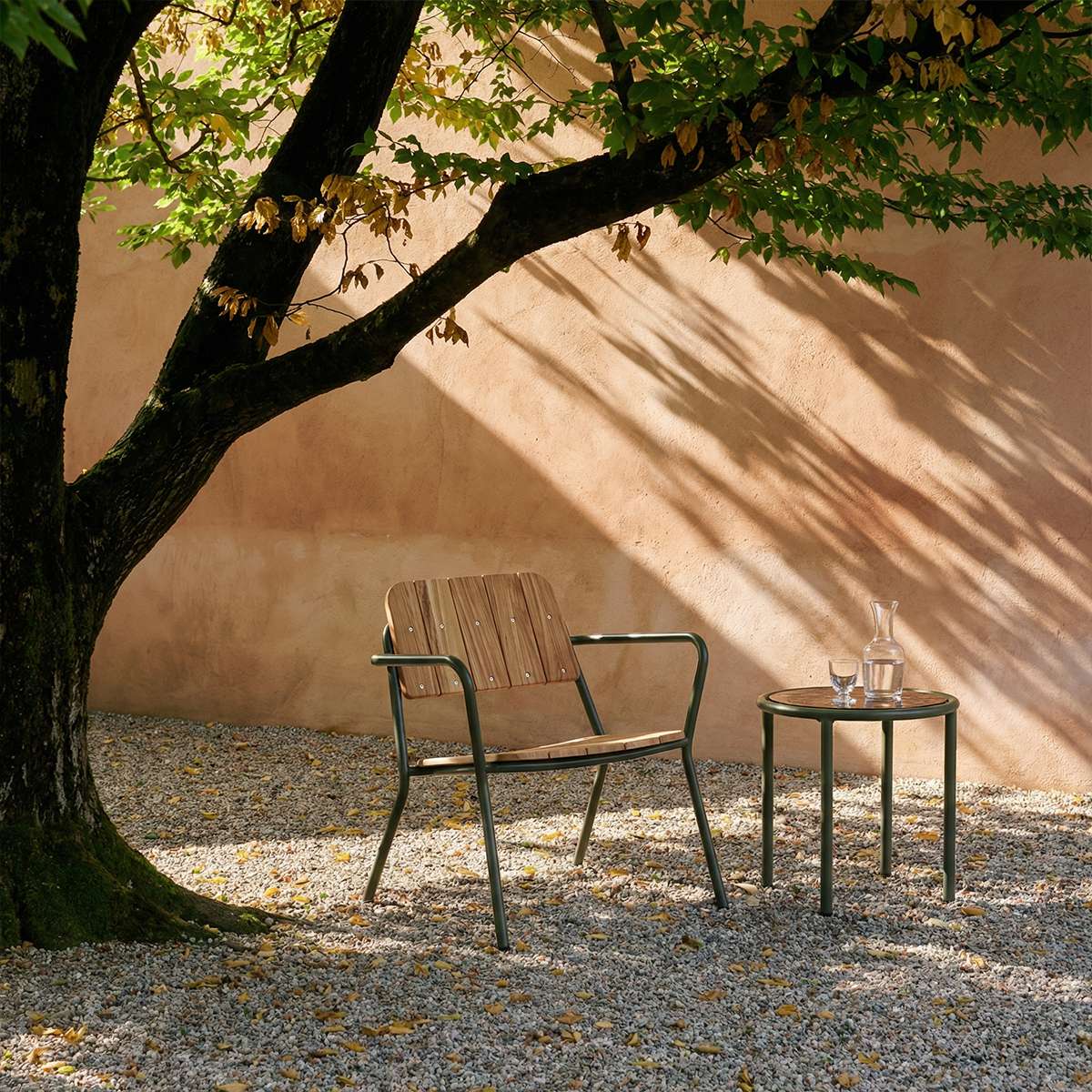 Olive Mollis Side Table Ø50 with powder-coated aluminum frame and smoked tempered glass top outdoors